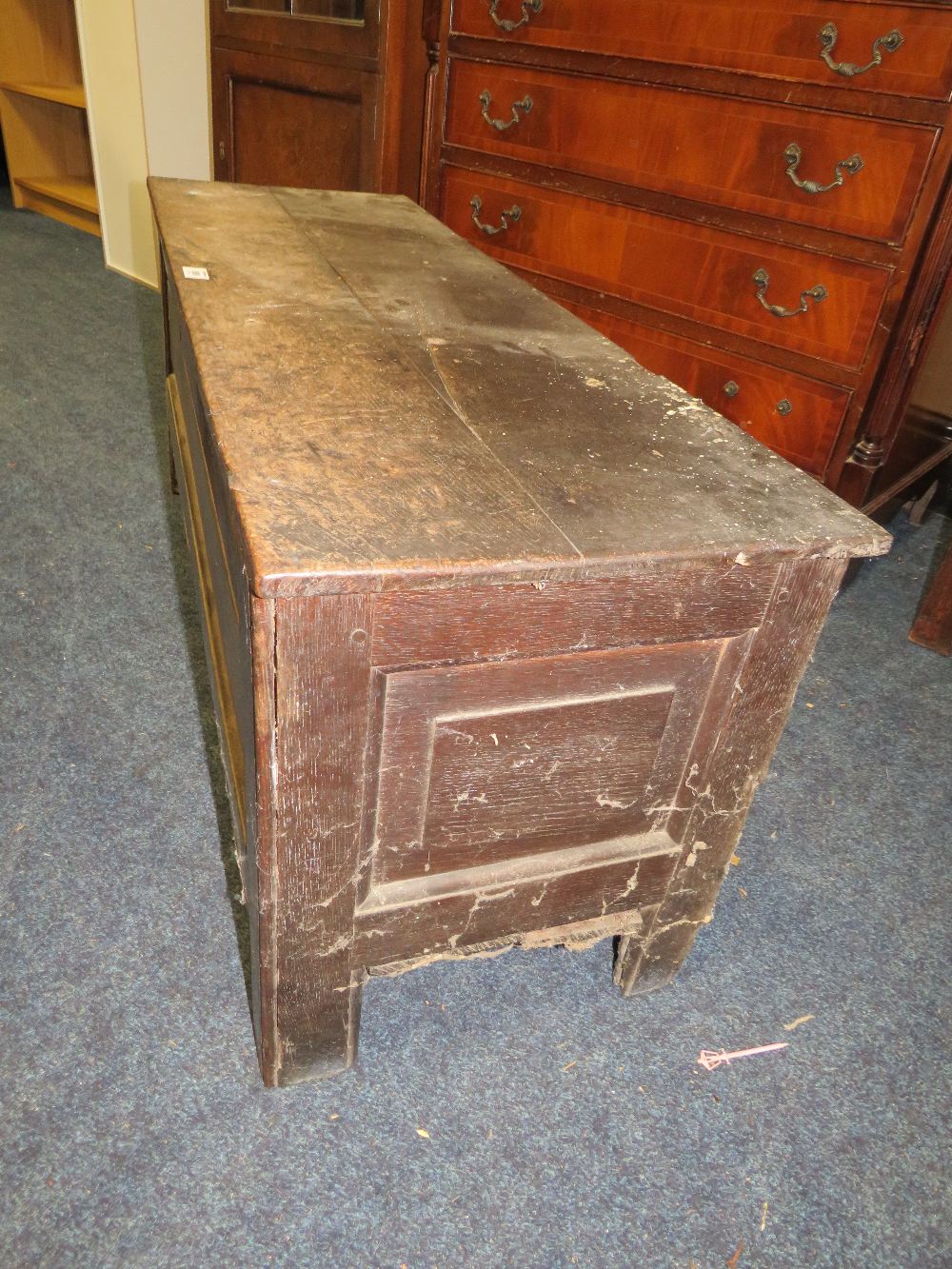 AN ANTIQUE OAK SMALL COFFER W-106 CM A/F - Image 5 of 6