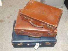 THREE SMALL PIECES OF VINTAGE LUGGAGE