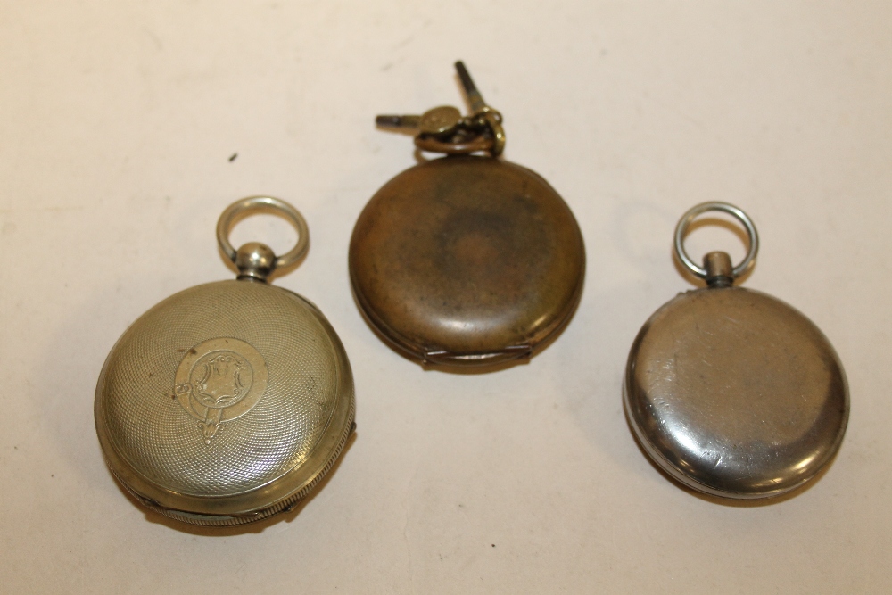 THREE POCKET WATCHES TO INCLUDE A HALF HUNTER EXAMPLE - FOR SPARES AND REPAIRS - Image 2 of 2