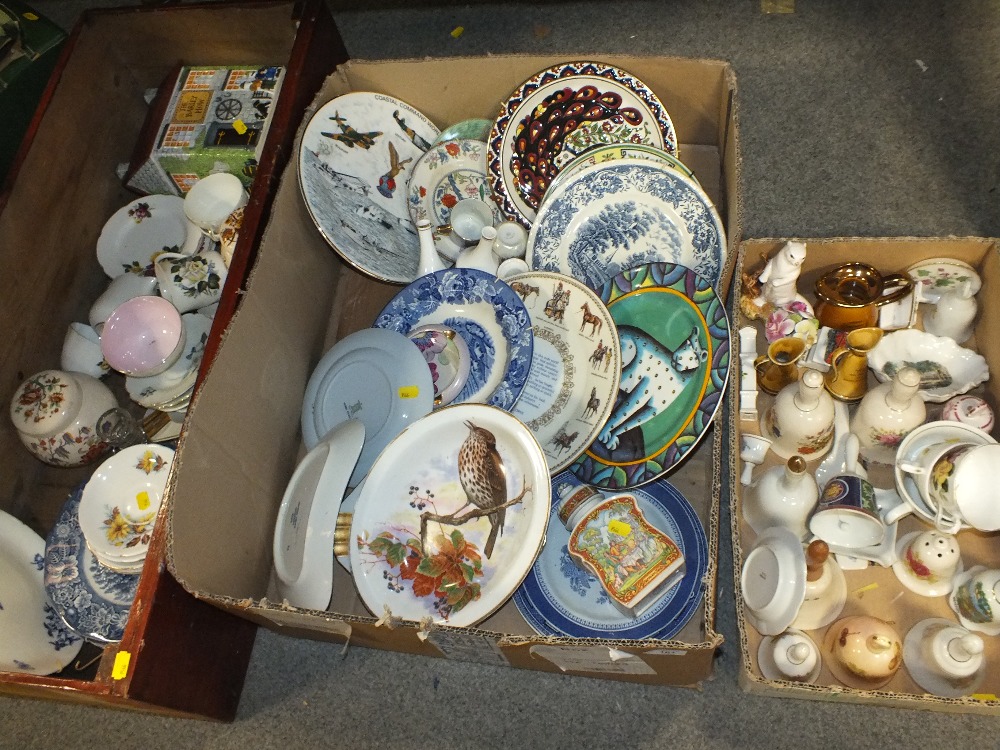 THREE TRAYS OF ASSORTED CERAMICS TO INCLUDE SADLER, COALPORT, SPODE ETC.