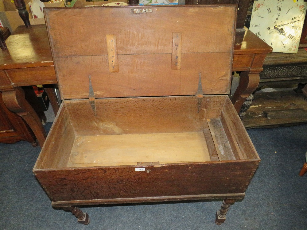 AN ANTIQUE OAK BLANKET BOX RAISED ON A BARLEYTWIST STAND W-94 CM - Image 2 of 4