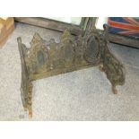 AN UNUSUAL NOVELTY CAST METAL MINIATURE GARDEN BENCH, W 37 CM