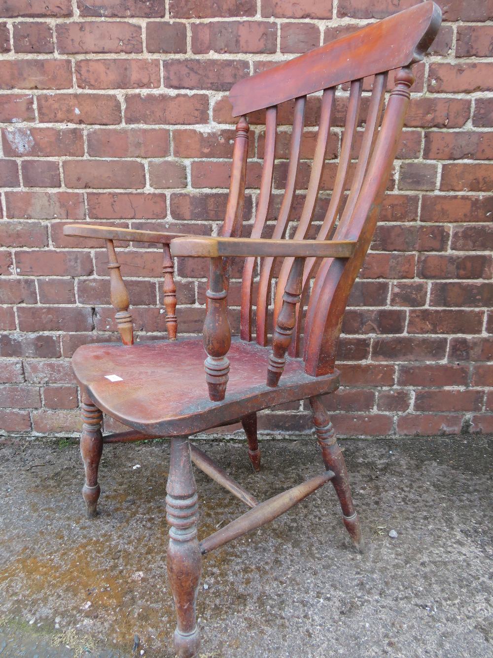 A TRADITIONAL ELM WINDSOR ARMCHAIR - Image 2 of 6