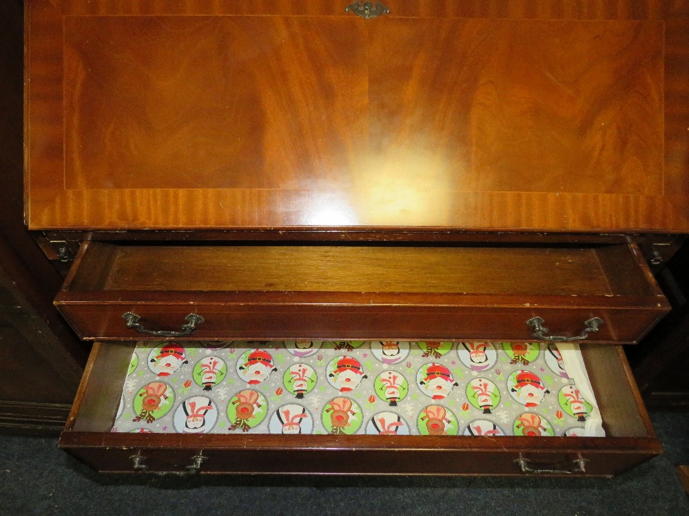 A 20TH C MAHOGANY BUREAU W-90 CM - Image 3 of 3