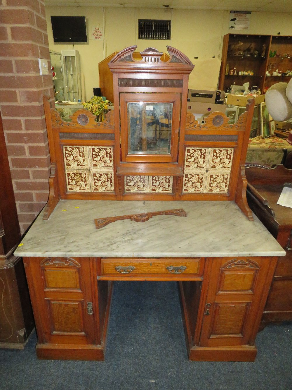 AN EDWARDIAN MAHOGANY MARBLE TOPED MIRRORED WASHSTAND W-122 CM