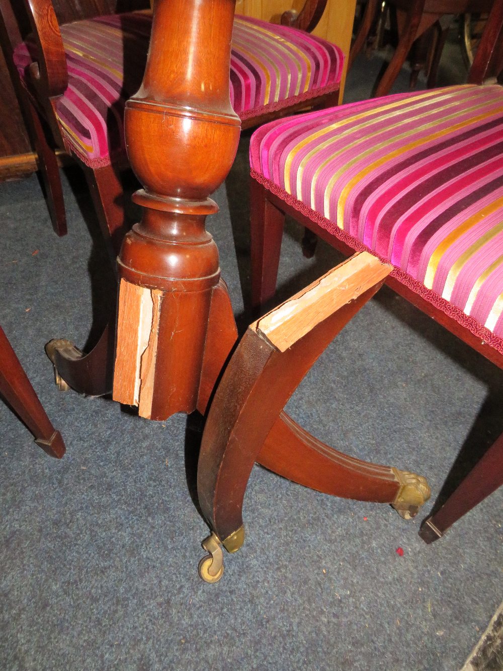 A MODERN TWIN PEDESTAL DINING TABLE WITH ONE SPARE LEAF AND 6 CHAIRS - Image 5 of 7