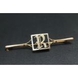 A 9CT GOLD SEED PEARL SET LETTER R BAR BROOCH, approx weight 4.4g, W 7 cm