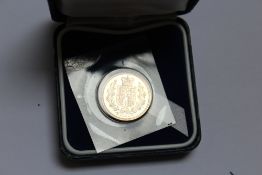 A CASED ELIZABETH II 2002 SHIELD BACK GOLD SOVEREIGN