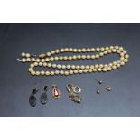 A SET OF INDIVIDUALLY KNOTTED CULTURED PEARLS ON A HALLMARKED 9 CARAT GOLD CLASP, string broken,