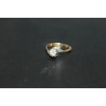 AN 18 CT GOLD DIAMOND SOLITAIRE RING, approx weight 2.7g, ring size J 1/2