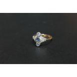 AN 18CT GOLD CORNFLOWER BLUE SAPPHIRE STYLE STONES AND DIAMOND RING, approx weight 4g, ring size P