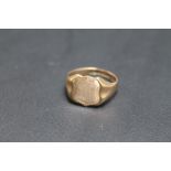A HALLMARKED 9 CARAT GOLD SIGNET RING, approx weight 5.7g, ring size U