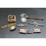 A SMALL COLLECTION OF SILVER AND COSTUME JEWELLERY, to include a Ruskin style brooch