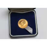 A CASED ELIZABETH II 2000 GOLD SOVEREIGN