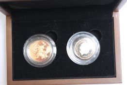 A CASED ROYAL MINT QUEEN ELIZABETH II 2009 FULL AND HALF SOVEREIGN PROOF SET (2 COINS)