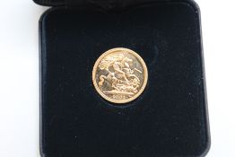 A CASED ELIZABETH II 2001 GOLD SOVEREIGN