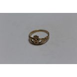 A HALLMARKED 9 CARAT GOLD CLADDAGH RING, approx weight 1.4g, ring size P