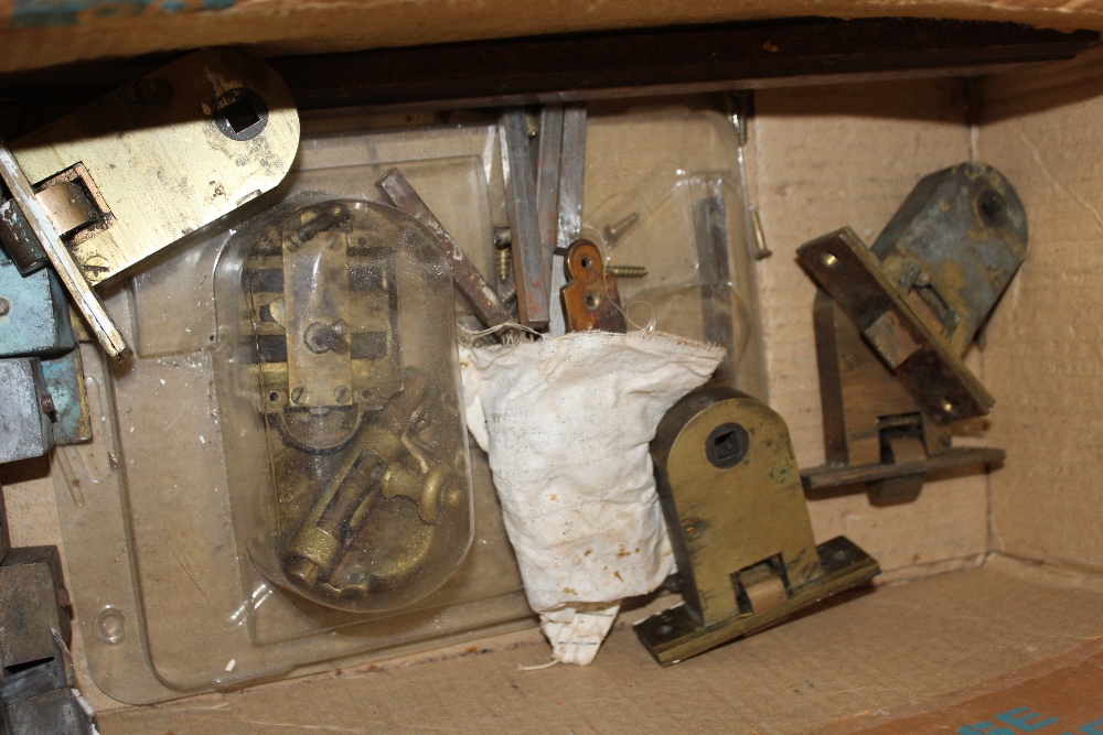 RAILWAY INTEREST - A COLLECTION OF G.W.R BRASS CARRIAGE DOOR KNOBS AND LOCKING MECHANISMS - Image 2 of 4