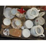 A TRAY OF ASSORTED CERAMICS TO INCLUDE A CROWN DEVON VASE COMMEMORATIVE CUPS AND SAUCERS WITH