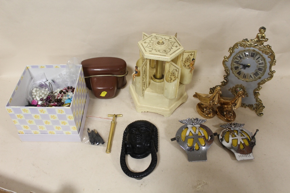 A TRAY OF COLLECTABLES TO INCLUDE COSTUME JEWELLERY, MUSICAL CIGARETTE DISPENSER, VINTAGE AA