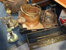A QUANTITY OF METALWARE AND COLLECTABLES TO INCLUDE A HAMMERED FINISH COPPER COAL BUCKET, RETRO