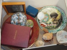 A MIXED TRAY TO INCLUDE OWL ORNAMENTS, SPODE PLATE, ORIENTAL PLATES ETC