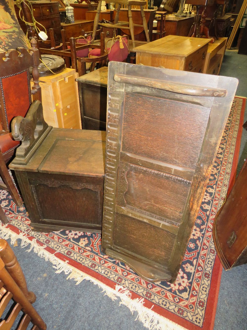 A SMALL OAK MONKS BENCH W-94 CM A/F WATER DAMAGE/ BACK DETACHED - Image 5 of 5