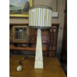 A MODERN TIFFANY STYLE DECO TABLE LAMP H-66 CM (OVERALL )