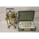 A DECORATIVE BRASS KETTLE ON TRIVET STAND TOGETHER WITH A VINTAGE RADIO