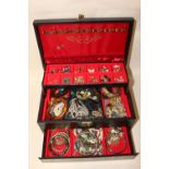 A VINTAGE JEWELLERY BOX AND CONTENTS