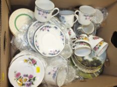 A BOX OF ASSORTED CHINA TO INCLUDE ROYAL DOULTON BLOOMSBURY, DORCHESTER CHINA ETC