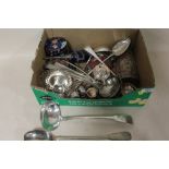 A BOX OF SILVER PLATED METALWARE AND COLLECTABLES TO INCLUDE LARGE SERVING SPOONS, CARVED