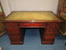 A QUALITY REPRODUCTION MAHOGANY TWIN PEDESTAL DESK WITH INSET LEATHER TOP H-78 W-130 D-70 CM
