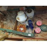 TWO TRAYS OF ASSORTED GLASSWARE TO INCLUDE A MURANO STYLE BIRD FIGURE, BOXED THOMAS WEBB CRYSTAL