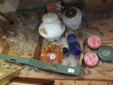 TWO TRAYS OF ASSORTED GLASSWARE TO INCLUDE A MURANO STYLE BIRD FIGURE, BOXED THOMAS WEBB CRYSTAL