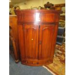 AN ANTIQUE MAHOGANY BOW FRONTED HANGING CORNER CUPBOARD W-89 CM