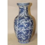 AN ORIENTAL BLUE AND WHITE VASE DECORATED WITH FISH, WITH FOUR CHARACTER BACK STAMP, H 31 CM