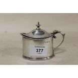 A CHESTER HALLMARKED SILVER MUSTARD POT WITH MATCHED BLUE GLASS LINER, APPROX WEIGHT WITHOUT