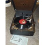 A VINTAGE COLUMBIA WIND UP GRAMOPHONE