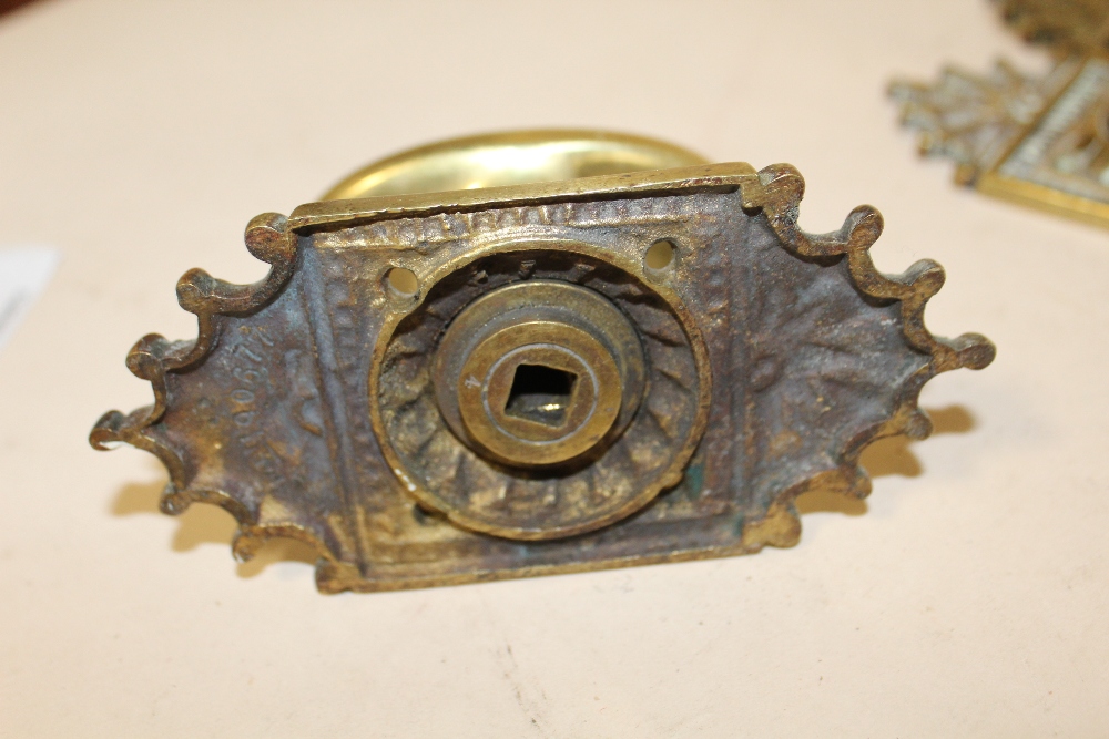 RAILWAY INTEREST - A COLLECTION OF G.W.R BRASS CARRIAGE DOOR KNOBS AND LOCKING MECHANISMS - Image 3 of 4