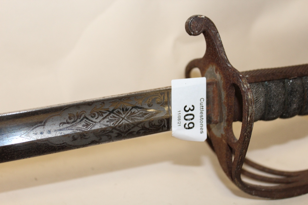 A VINTAGE CEREMONIAL SWORD WITH METAL SCABBARD, BLADE LENGTH 86 CM - Image 3 of 3