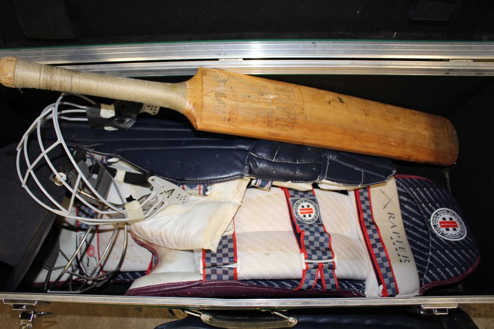 A LARGE HARD CASE CONTAINING CRICKET RELATED ITEMS TO INCLUDE A CRICKET BAT, PADS, HELMET ETC. - Image 3 of 3
