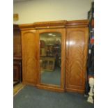 A VICTORIAN TRIPLE BREAKFRONT MIRRORED WARDROBE H-212 CM W-224 CM