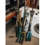 A SELECTION OF GARDEN TOOLS