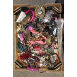 A TRAY OF ASSORTED COSTUME JEWELLERY