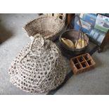 A LARGE QUANTITY OF WICKER BASKETS AND OTHER WOVEN WARE TO INCLUDE A CHICKEN SHAPED LIDDED BASKET