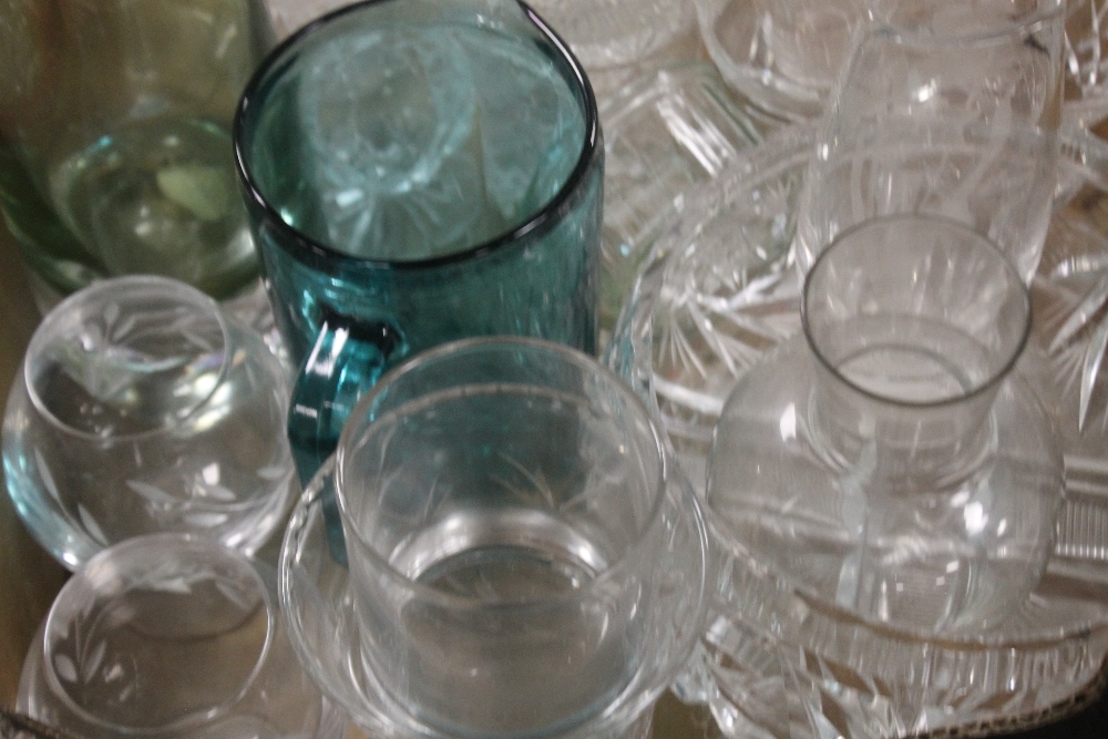 THREE TRAYS OF GLASSWARE TO INCLUDE DECANTER, FRUIT BOWL ETC. (TRAYS NOT INCLUDED) - Image 2 of 4