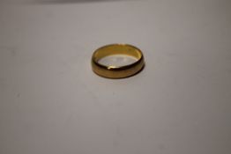 A 22 CT GOLD WEDDING BAND