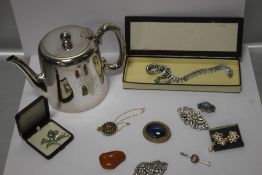 A BOX OF COSTUME JEWELLERY TO INCLUDE NECKLACES BROOCHES ETC TOGETHER WITH A PLATED TEAPOT