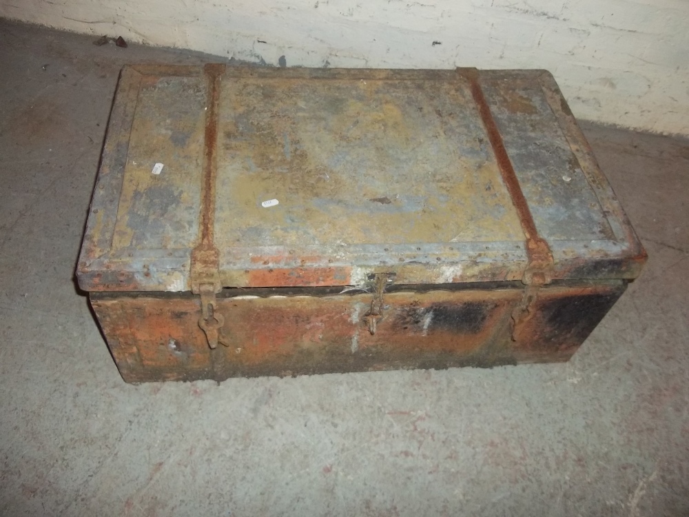 A MILITARY TYPE BOX AND CONTENTS OF VINTAGE TOOLS